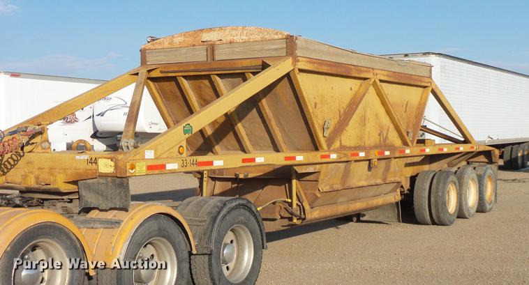 image for item DV9515 1984 Red River bottom dump trailer