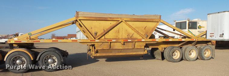 image for item DV9515 1984 Red River bottom dump trailer