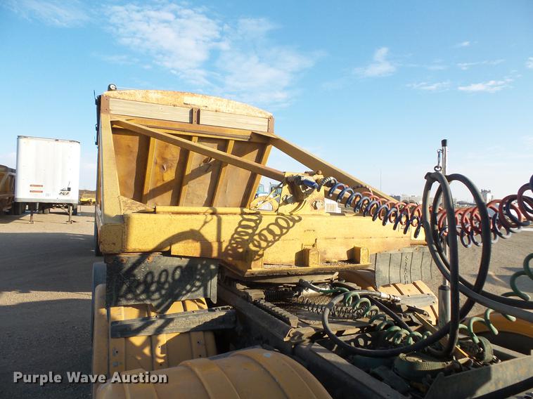 image for item DV9515 1984 Red River bottom dump trailer