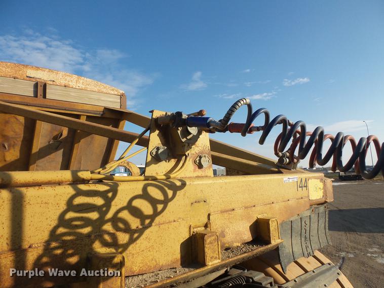 image for item DV9515 1984 Red River bottom dump trailer