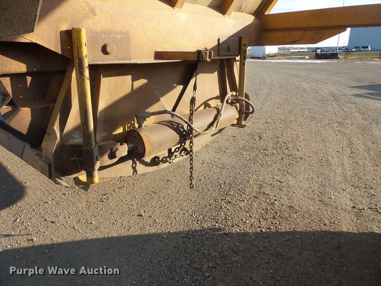 image for item DV9515 1984 Red River bottom dump trailer