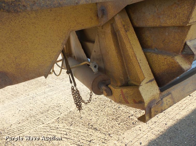 image for item DV9515 1984 Red River bottom dump trailer