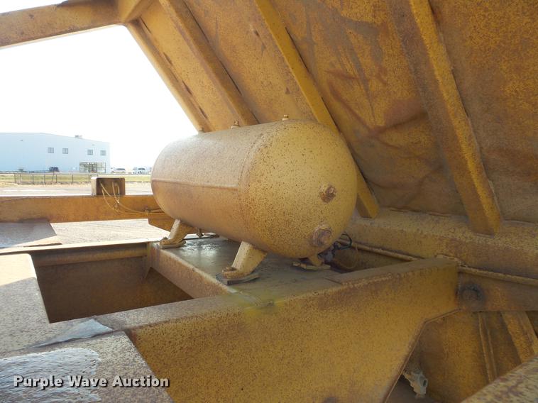 image for item DV9515 1984 Red River bottom dump trailer