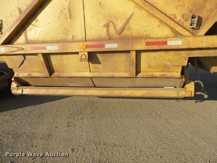 image for item DV9515 1984 Red River bottom dump trailer