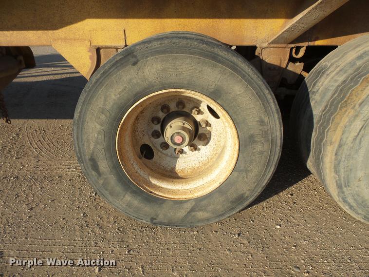 image for item DV9515 1984 Red River bottom dump trailer