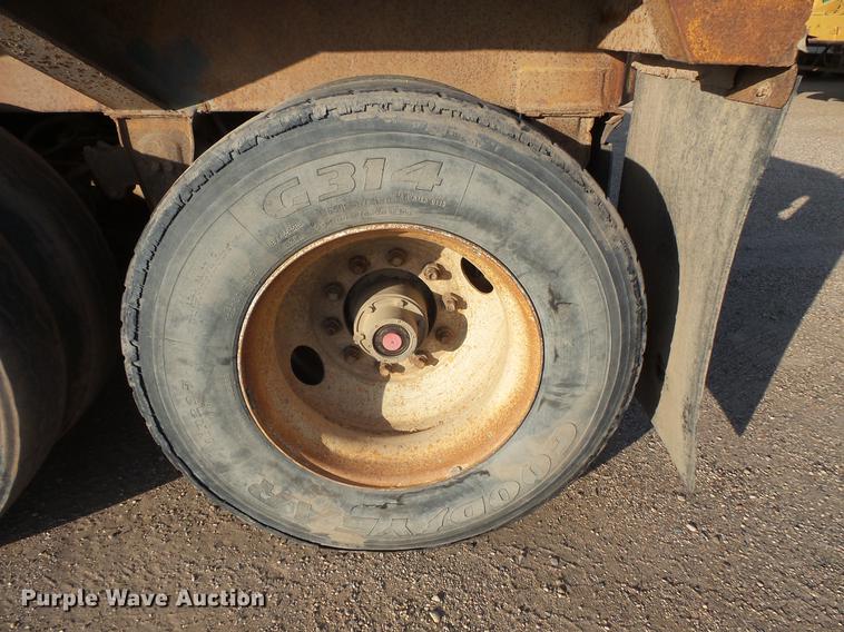 image for item DV9515 1984 Red River bottom dump trailer