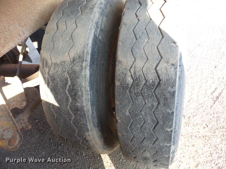 image for item DV9515 1984 Red River bottom dump trailer