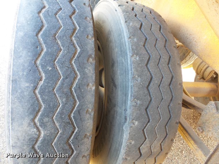 image for item DV9515 1984 Red River bottom dump trailer