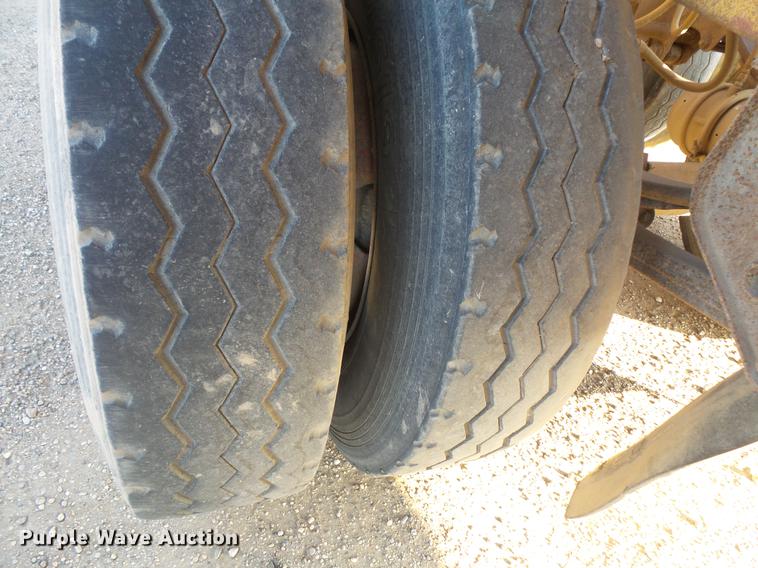 image for item DV9515 1984 Red River bottom dump trailer