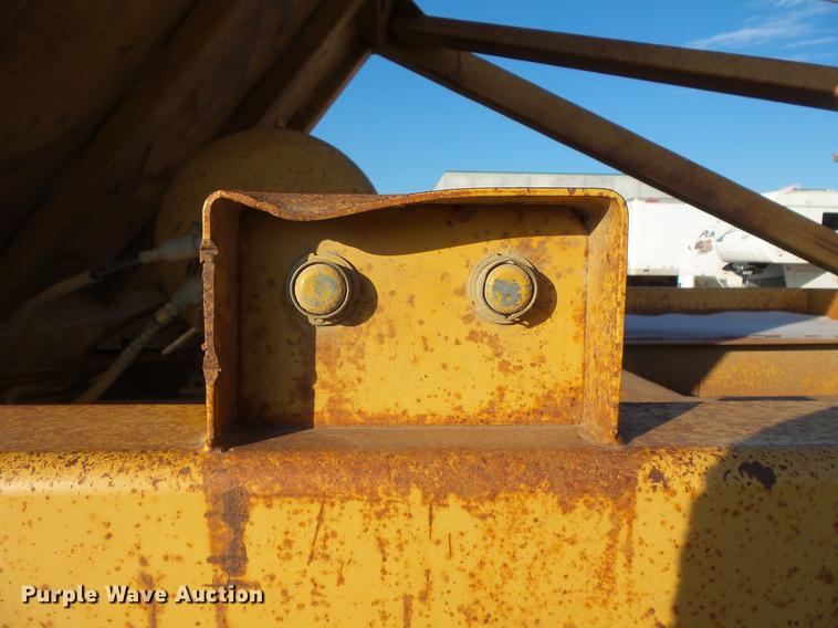 image for item DV9515 1984 Red River bottom dump trailer