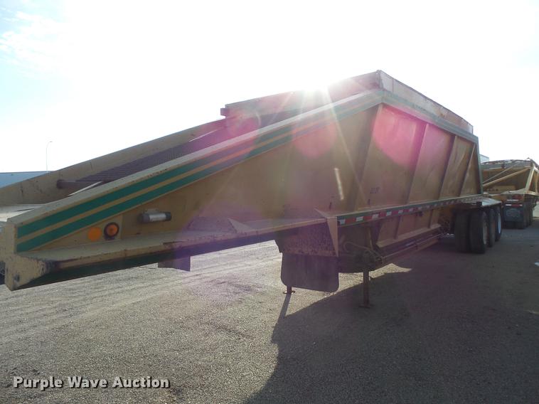 image for item DV9516 1991 Red River bottom dump trailer