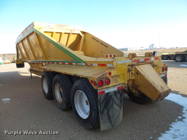 image for item DV9516 1991 Red River bottom dump trailer