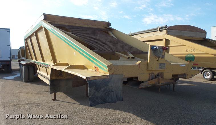 image for item DV9516 1991 Red River bottom dump trailer