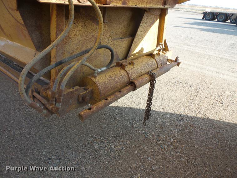 image for item DV9516 1991 Red River bottom dump trailer