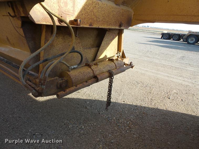 image for item DV9516 1991 Red River bottom dump trailer