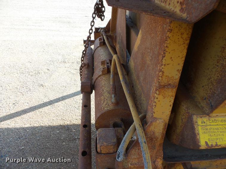 image for item DV9516 1991 Red River bottom dump trailer
