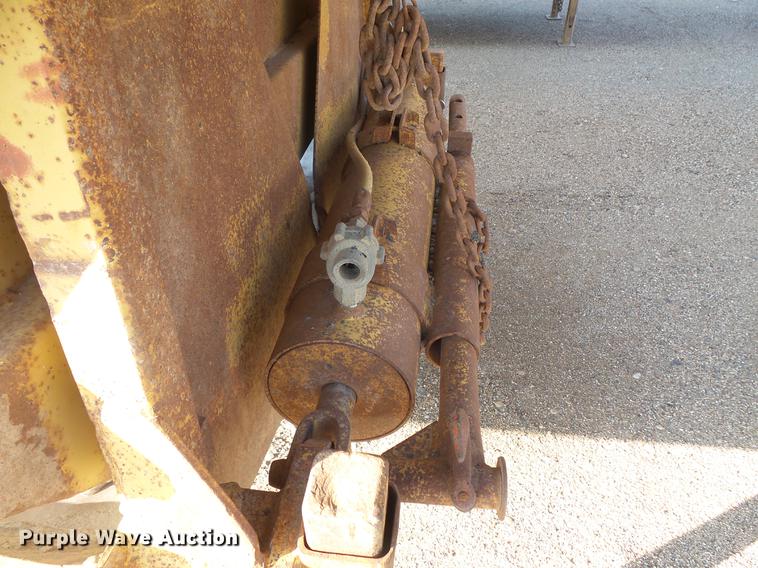 image for item DV9516 1991 Red River bottom dump trailer