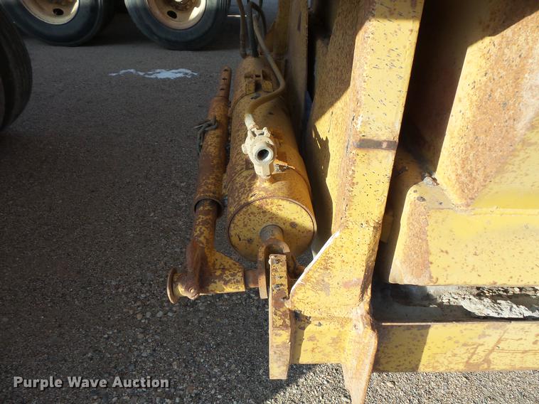 image for item DV9516 1991 Red River bottom dump trailer