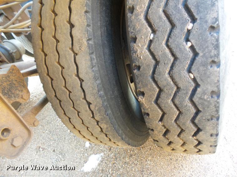 image for item DV9516 1991 Red River bottom dump trailer