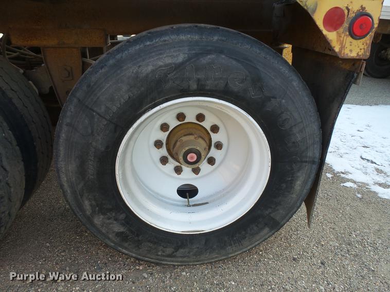 image for item DV9516 1991 Red River bottom dump trailer