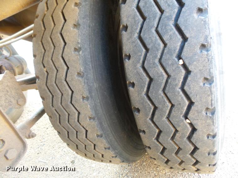 image for item DV9516 1991 Red River bottom dump trailer