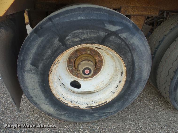 image for item DV9516 1991 Red River bottom dump trailer