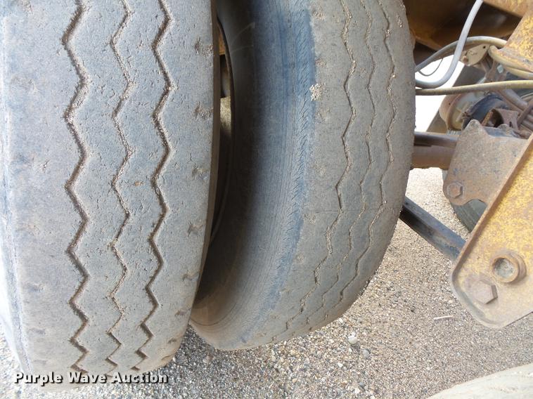 image for item DV9516 1991 Red River bottom dump trailer