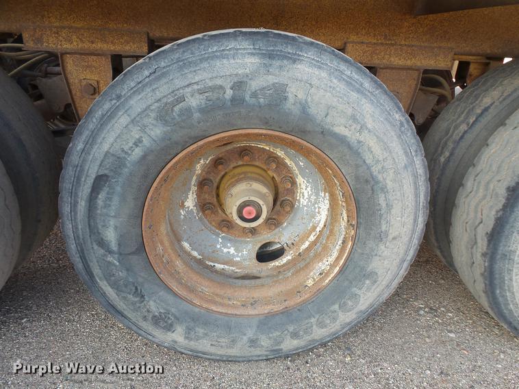 image for item DV9516 1991 Red River bottom dump trailer