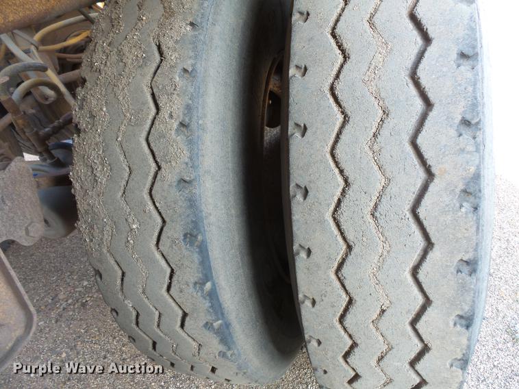 image for item DV9516 1991 Red River bottom dump trailer