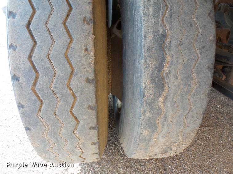 image for item DV9516 1991 Red River bottom dump trailer