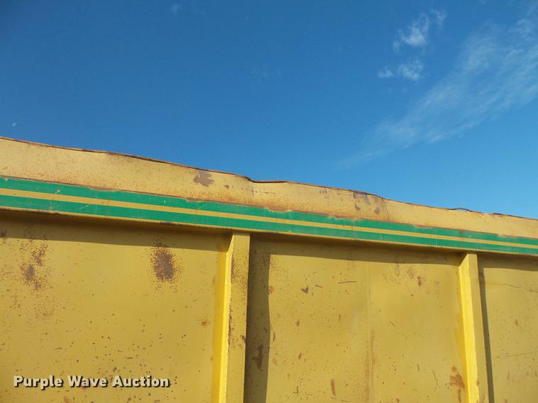 image for item DV9516 1991 Red River bottom dump trailer