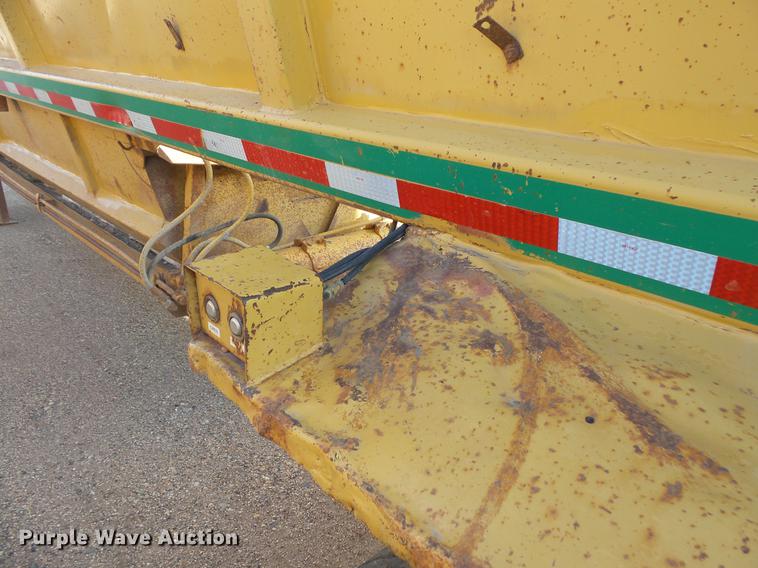 image for item DV9516 1991 Red River bottom dump trailer