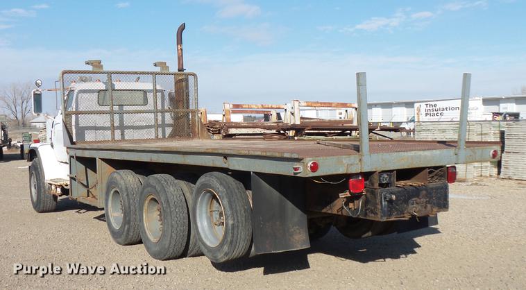 image for item DV9517 1979 GMC Brigadier flatbed truck