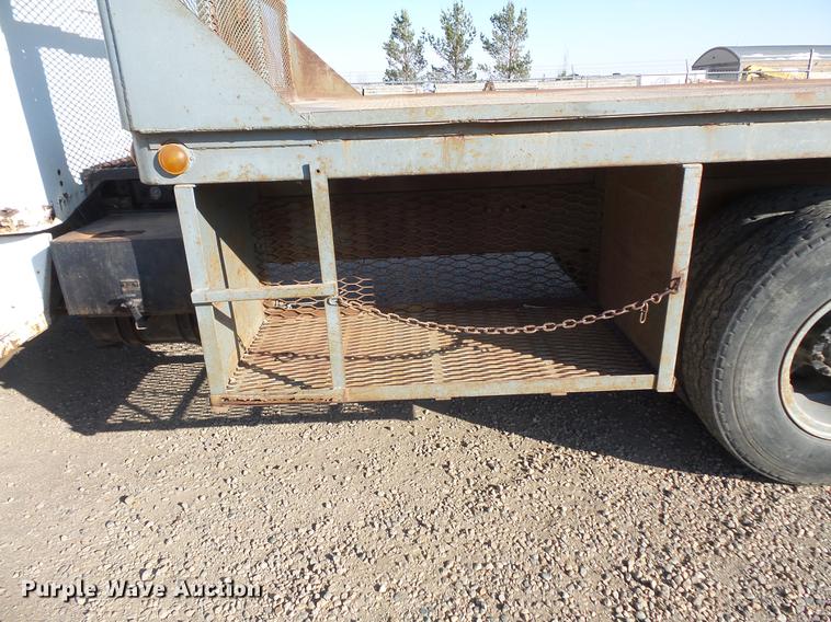 image for item DV9517 1979 GMC Brigadier flatbed truck