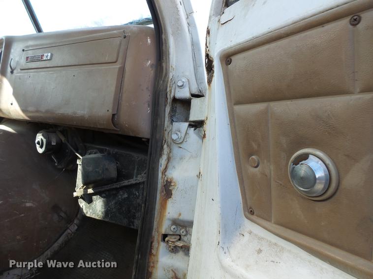 image for item DV9517 1979 GMC Brigadier flatbed truck