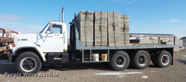 image for item DV9518 1984 GMC Brigadier flatbed truck