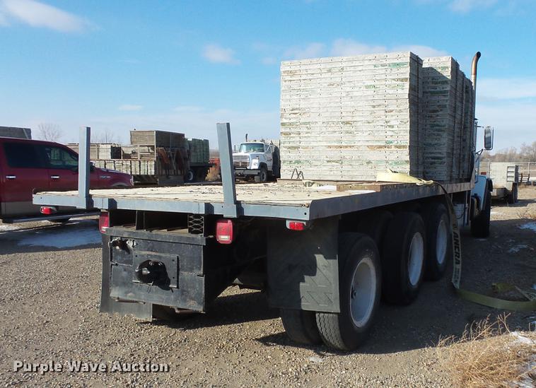 image for item DV9518 1984 GMC Brigadier flatbed truck