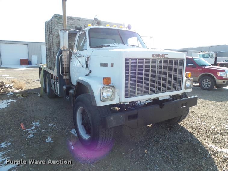 image for item DV9518 1984 GMC Brigadier flatbed truck