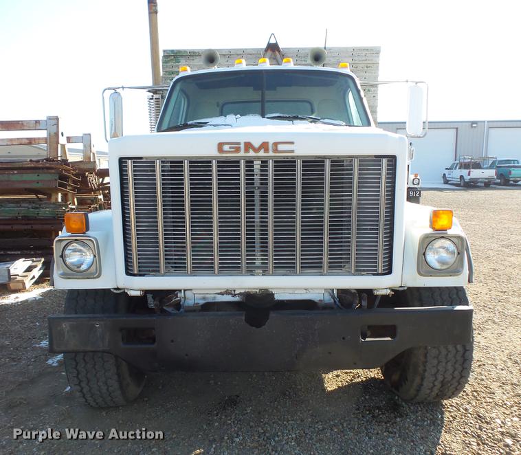 image for item DV9518 1984 GMC Brigadier flatbed truck