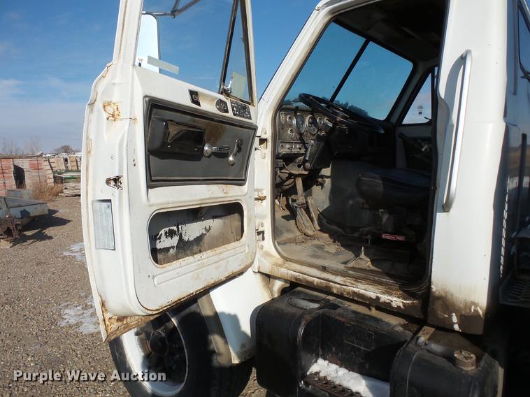 image for item DV9518 1984 GMC Brigadier flatbed truck