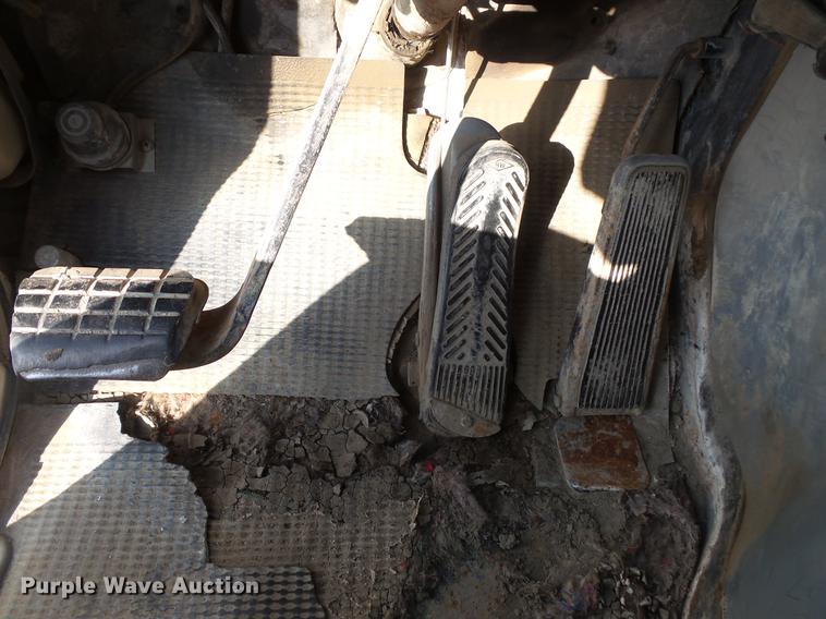 image for item DV9518 1984 GMC Brigadier flatbed truck