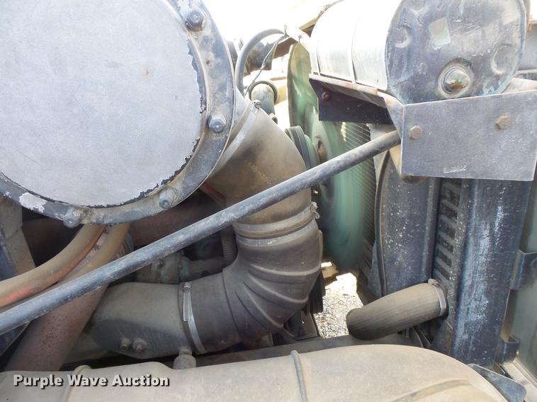 image for item DV9518 1984 GMC Brigadier flatbed truck