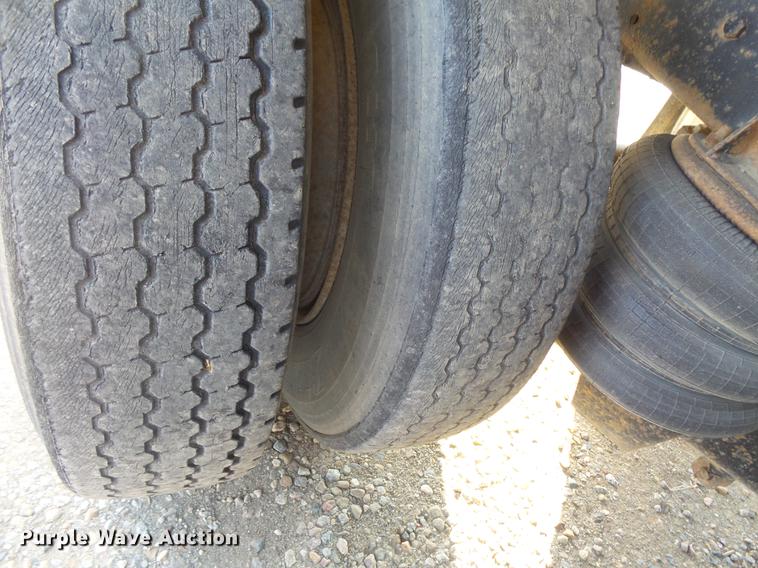 image for item DV9518 1984 GMC Brigadier flatbed truck