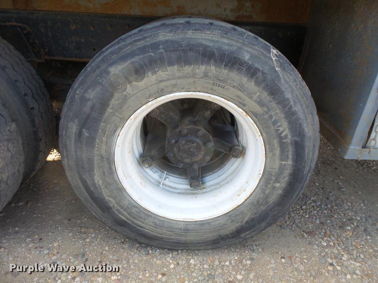 image for item DV9518 1984 GMC Brigadier flatbed truck