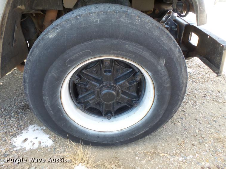 image for item DV9518 1984 GMC Brigadier flatbed truck