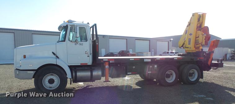 image for item DV9520 1991 Volvo WG flatbed truck with crane