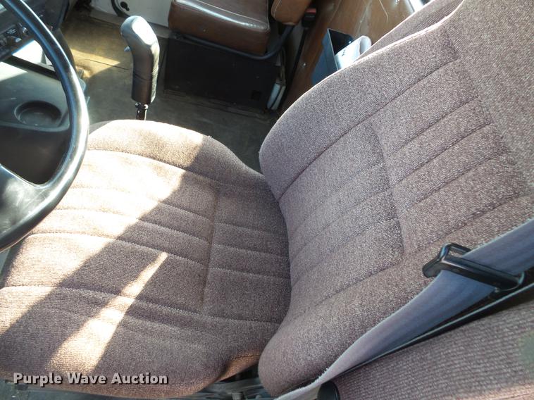 image for item DV9520 1991 Volvo WG flatbed truck with crane