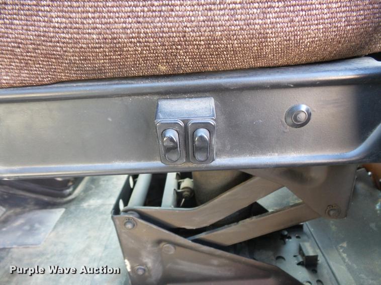 image for item DV9520 1991 Volvo WG flatbed truck with crane