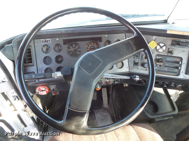 image for item DV9520 1991 Volvo WG flatbed truck with crane