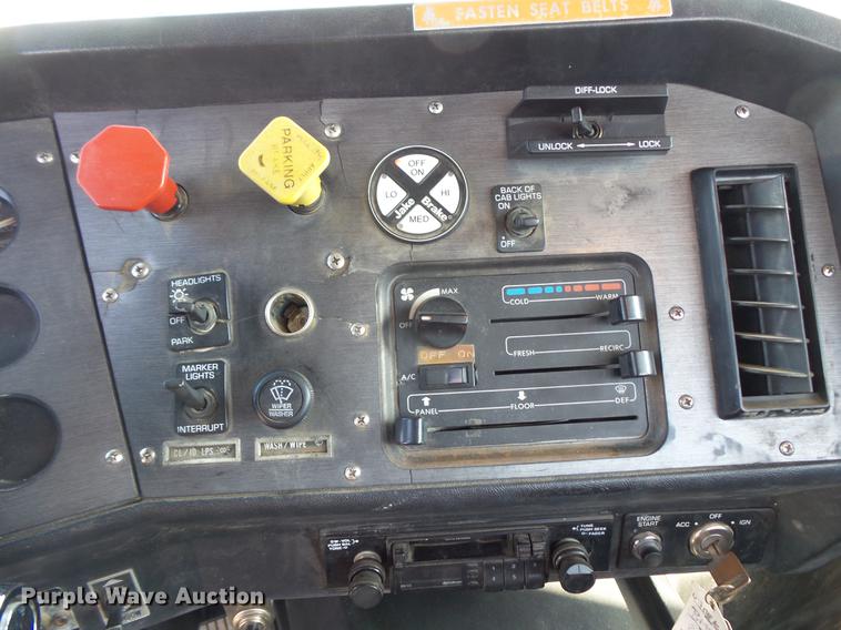 image for item DV9520 1991 Volvo WG flatbed truck with crane